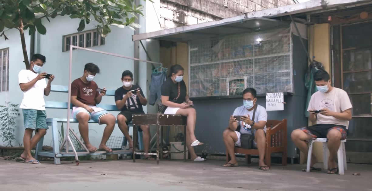 필리핀 사람들이 엑시 인피니티를 플레이하고 있는 장면. 출처=유튜브 Play to Earn 채널