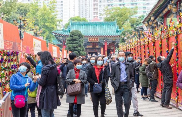 홍콩 시민들이 신종 코로나바이러스 감염증을 우려해 외출 시에는 마스크를 쓰고 있다. (1월 28일 촬영, 출처=셔터스톡)