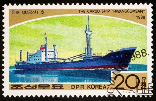 항구가 아닌 해상에서 선박 간에 화물을 옮기는 것은 북한이 제재를 회피하기 위해 사용하는 대표적인 거래 방법이다. 출처=셔터스톡