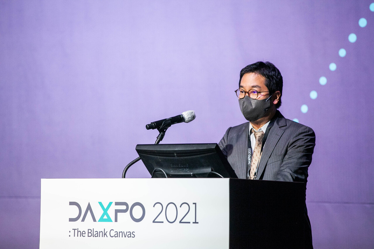 유신재 코인데스크 코리아 대표가 DAXPO 2021에서 개회사를 하고 있다. 출처=코인데스크 코리아
